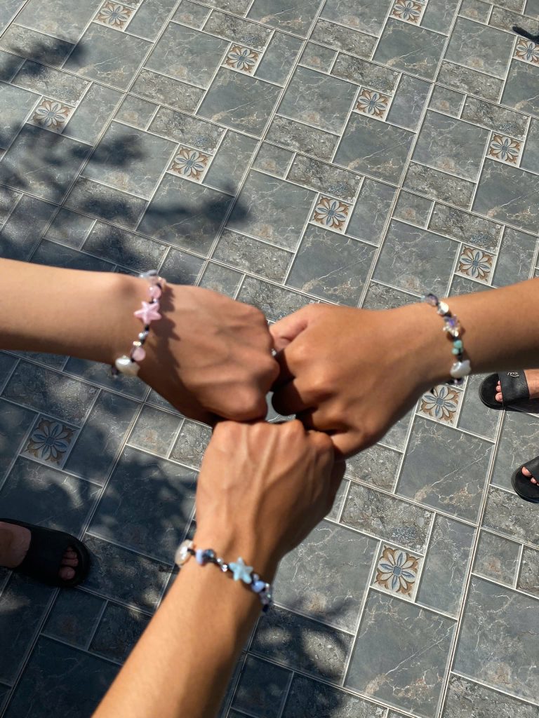 òng tay & Cảm xúc GenZ