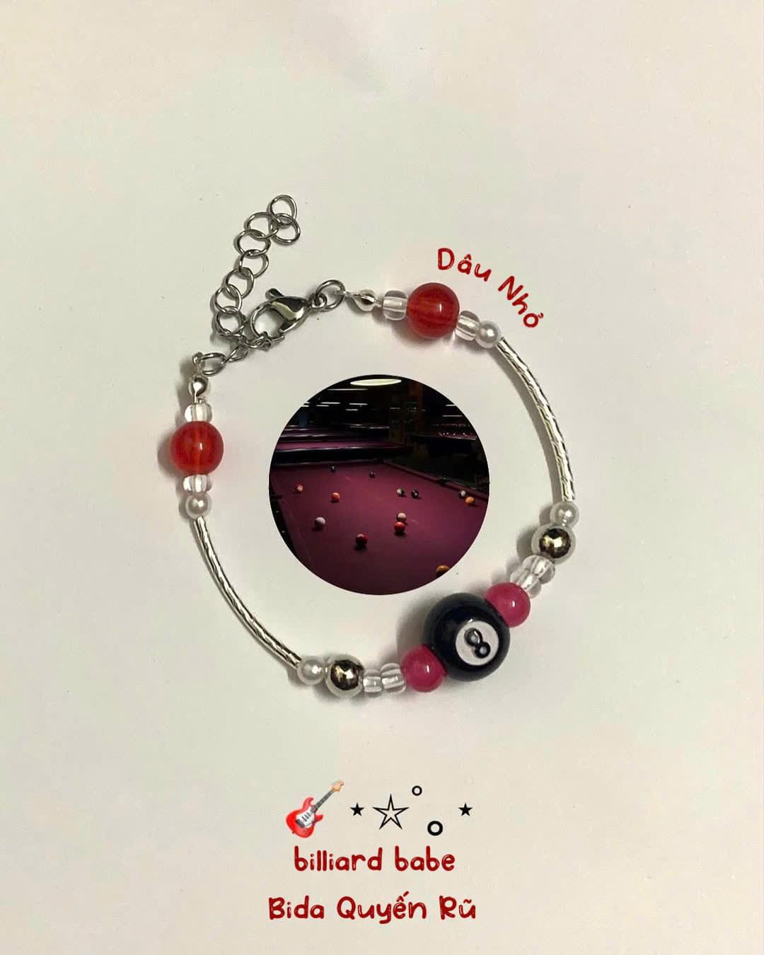 Vong tay LỜI CẢM ƠN TỪ DÂU NHỎ Từ tận đáy lòng, Dâu Nhỏ xin gửi lời cảm ơn chân thành nhất đến Quý khách hàng, Quý đối tác và tất cả những ai đã yêu thương, tin tưởng và đồng hành cùng chúng tôi trong suốt chặng đường vừa qua. Mỗi chiếc vòng tay được trao đi là một câu chuyện, một lời nhắn gửi cảm xúc – và nhờ có sự ủng hộ của các bạn, Dâu Nhỏ mới có thể tiếp tục lan tỏa những giá trị nhỏ bé nhưng đầy yêu thương đó. Chính sự tin yêu của bạn là nguồn động lực lớn nhất để chúng tôi không ngừng sáng tạo, hoàn thiện và lan tỏa nhiều hơn nữa những món quà mang dấu ấn cá nhân hóa. Cảm ơn bạn – vì đã chọn Dâu Nhỏ để gửi gắm cảm xúc. Cảm ơn bạn – vì đã là một phần trong hành trình thêu dệt nên những điều đẹp đẽ, chân thành. Chúng tôi luôn trân trọng từng cơ hội được phục vụ bạn. Và Dâu Nhỏ sẽ mãi ở đây – bên cạnh bạn, như một người bạn nhỏ, luôn lắng nghe và đồng hành. Với tất cả yêu thương, Dâu Nhỏ.